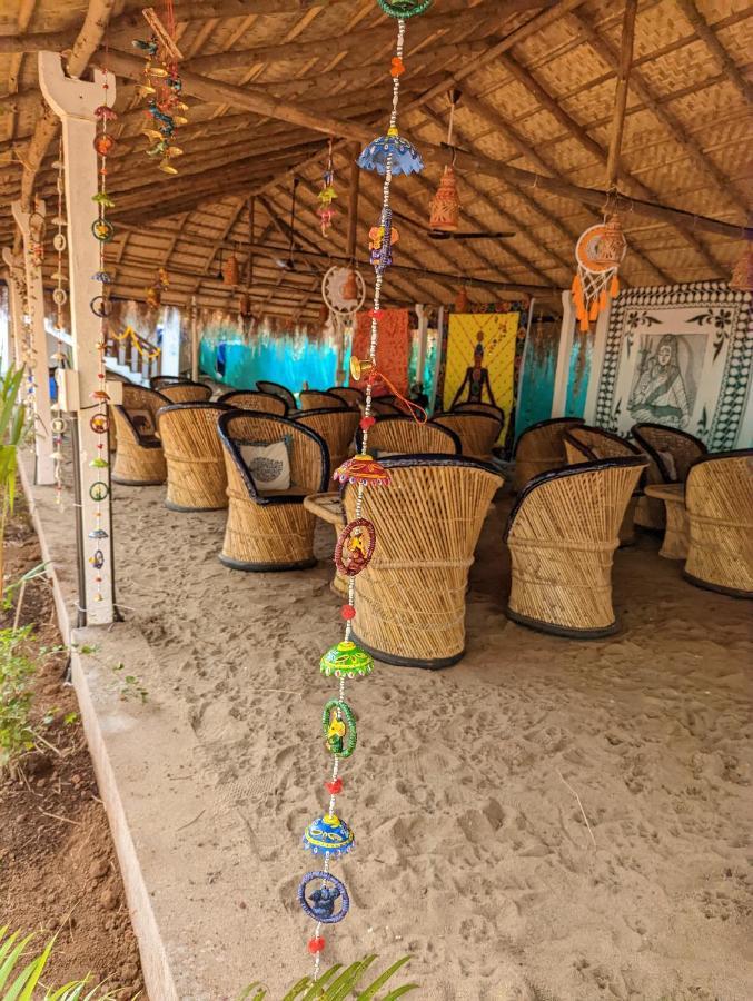 Hippie Paws Hotel Мандрем Екстериор снимка
