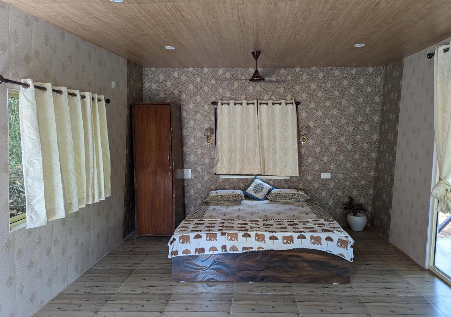 Hippie Paws Hotel Мандрем Екстериор снимка