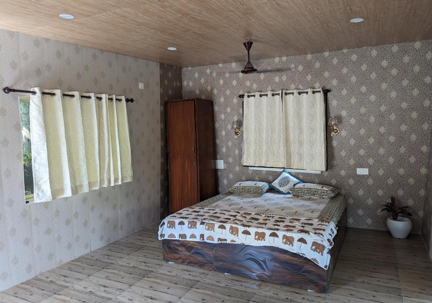 Hippie Paws Hotel Мандрем Екстериор снимка