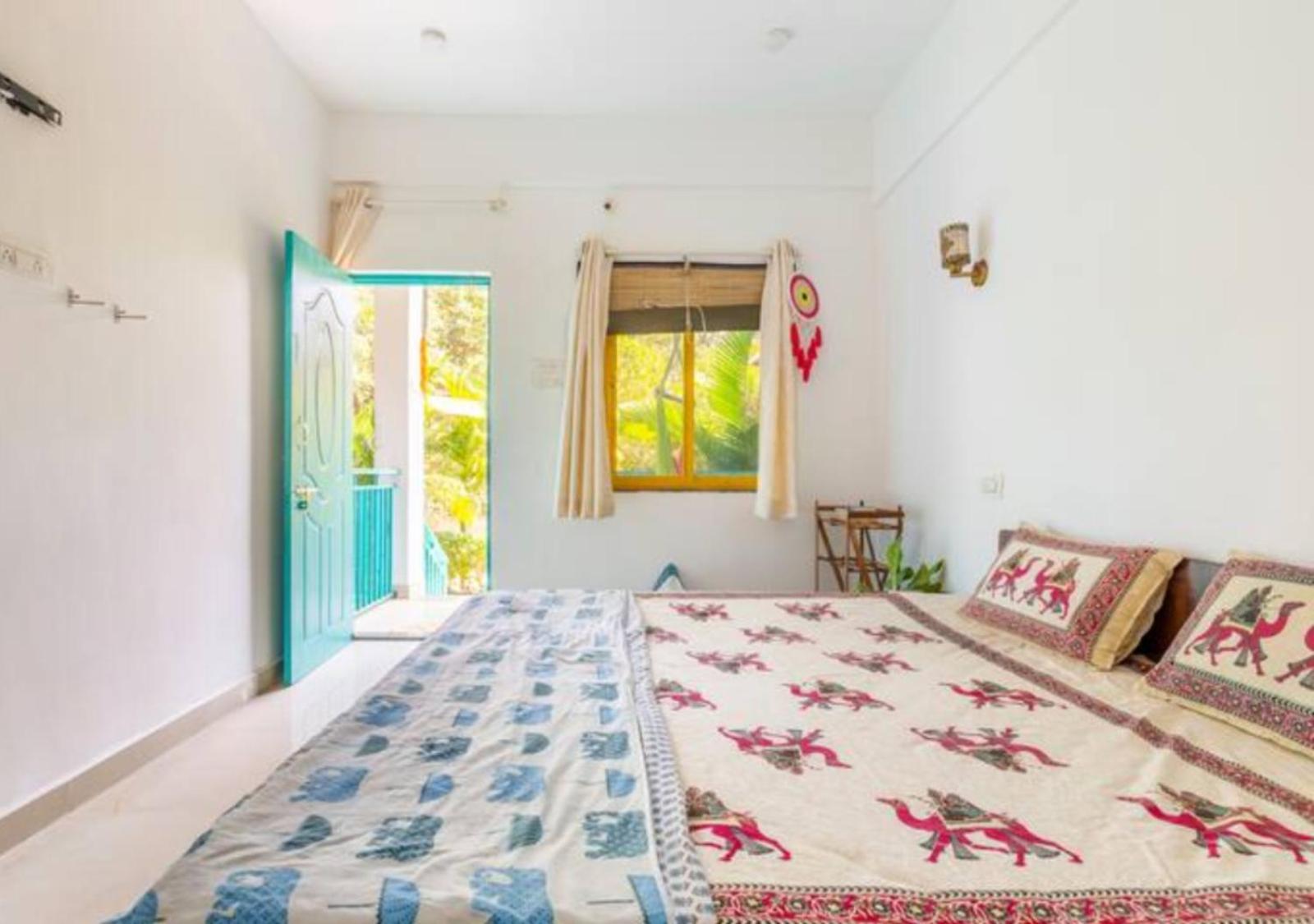 Hippie Paws Hotel Мандрем Екстериор снимка